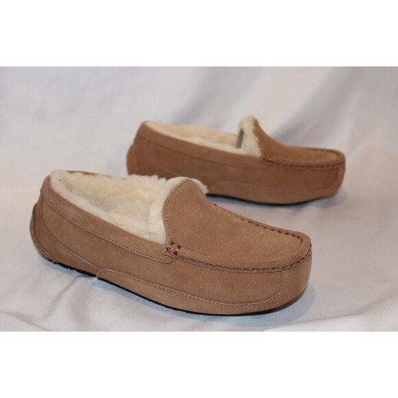 NIB UGG YOUTH 5 WOMEN'S 6.5-7 SUEDE SHEARLING‎ LINED SLIPPERS CHESTNUT - Picture 2 of 7